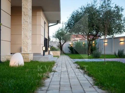 Izdavanje, kuća, 166m², Tološi, Podgorica - image 32