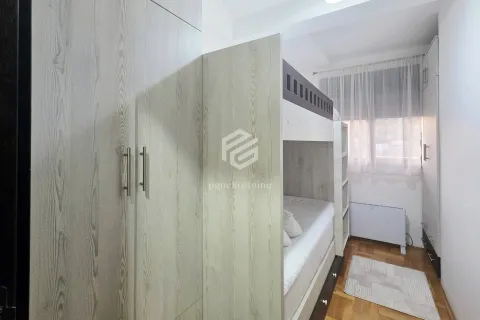 Small bedroom with a bunk bed and a fitted wardrobe. - image 8