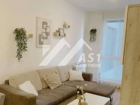 Stan in Adamovićevo Naselje