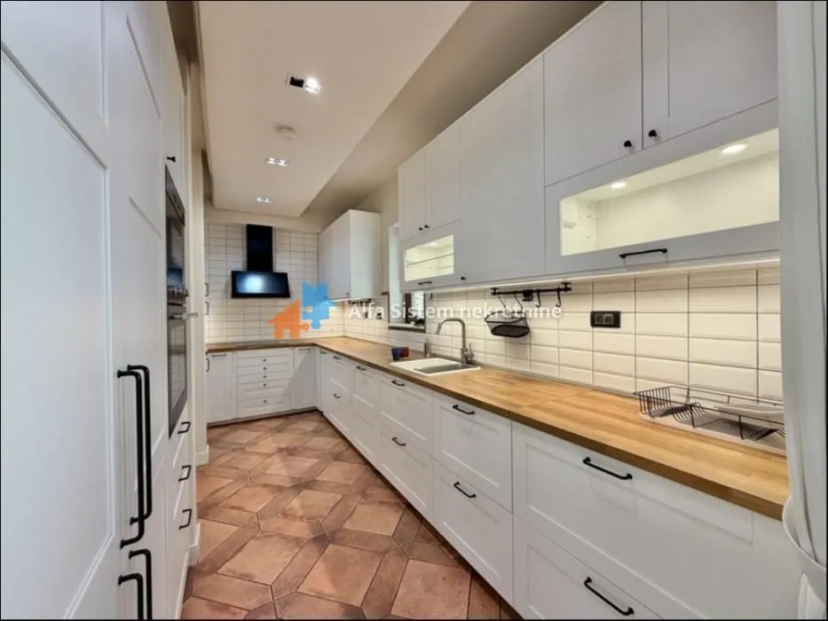 Rent, house, 300m², Čukarica, Beograd