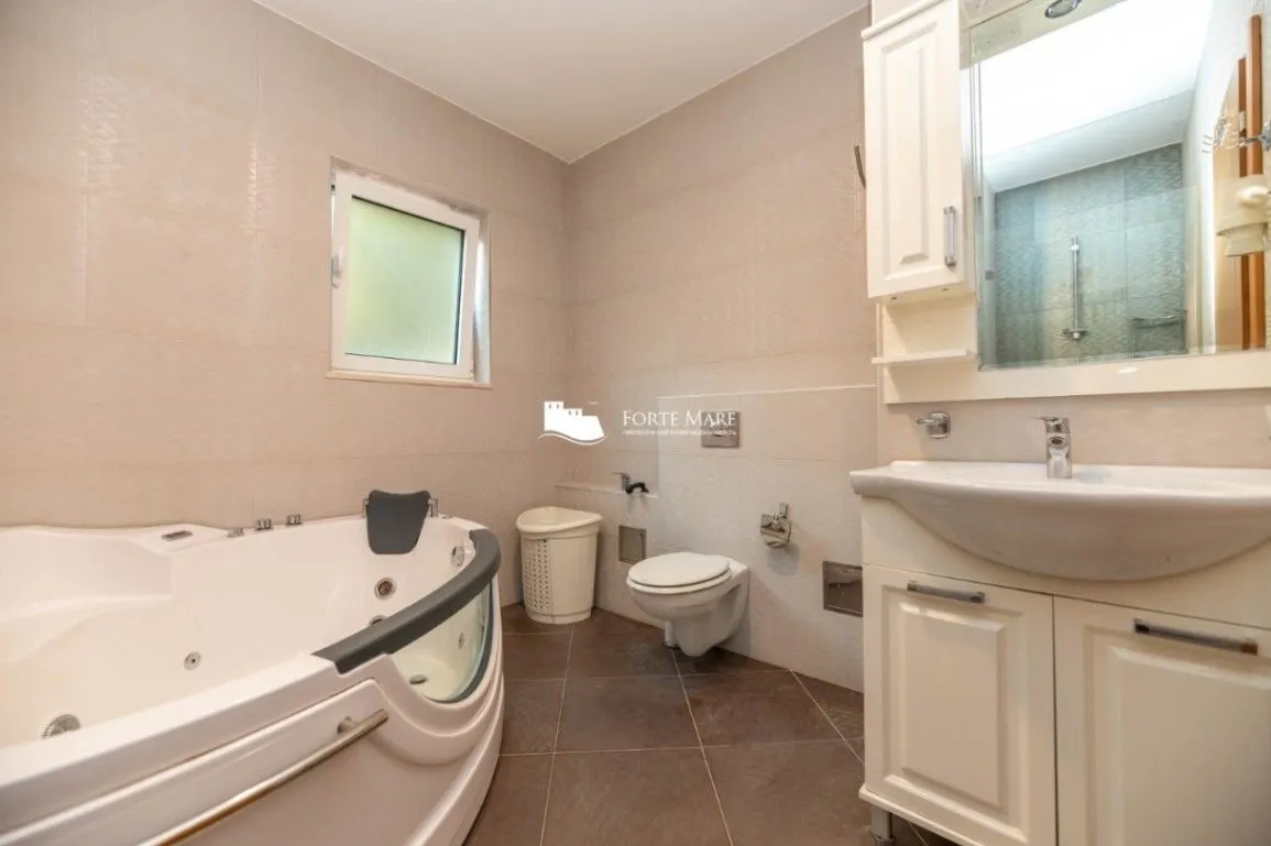 Prodaja, trosoban stan, 107m², Đenovići, Herceg Novi