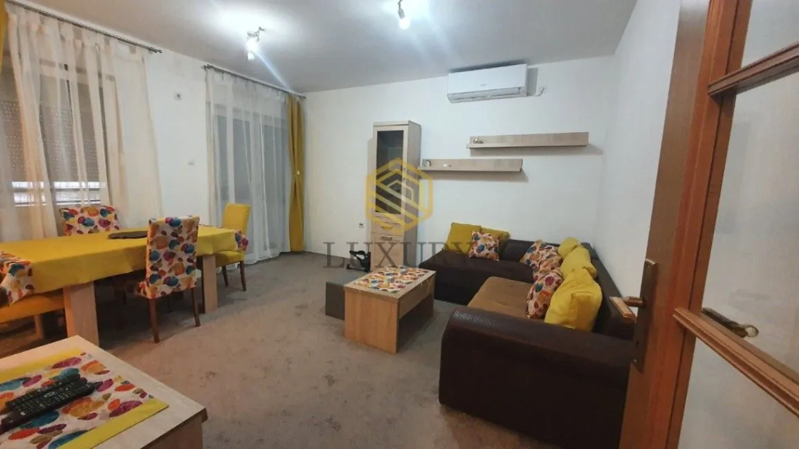 Izdavanje, dvosoban stan, 63m², Blok 9, Podgorica