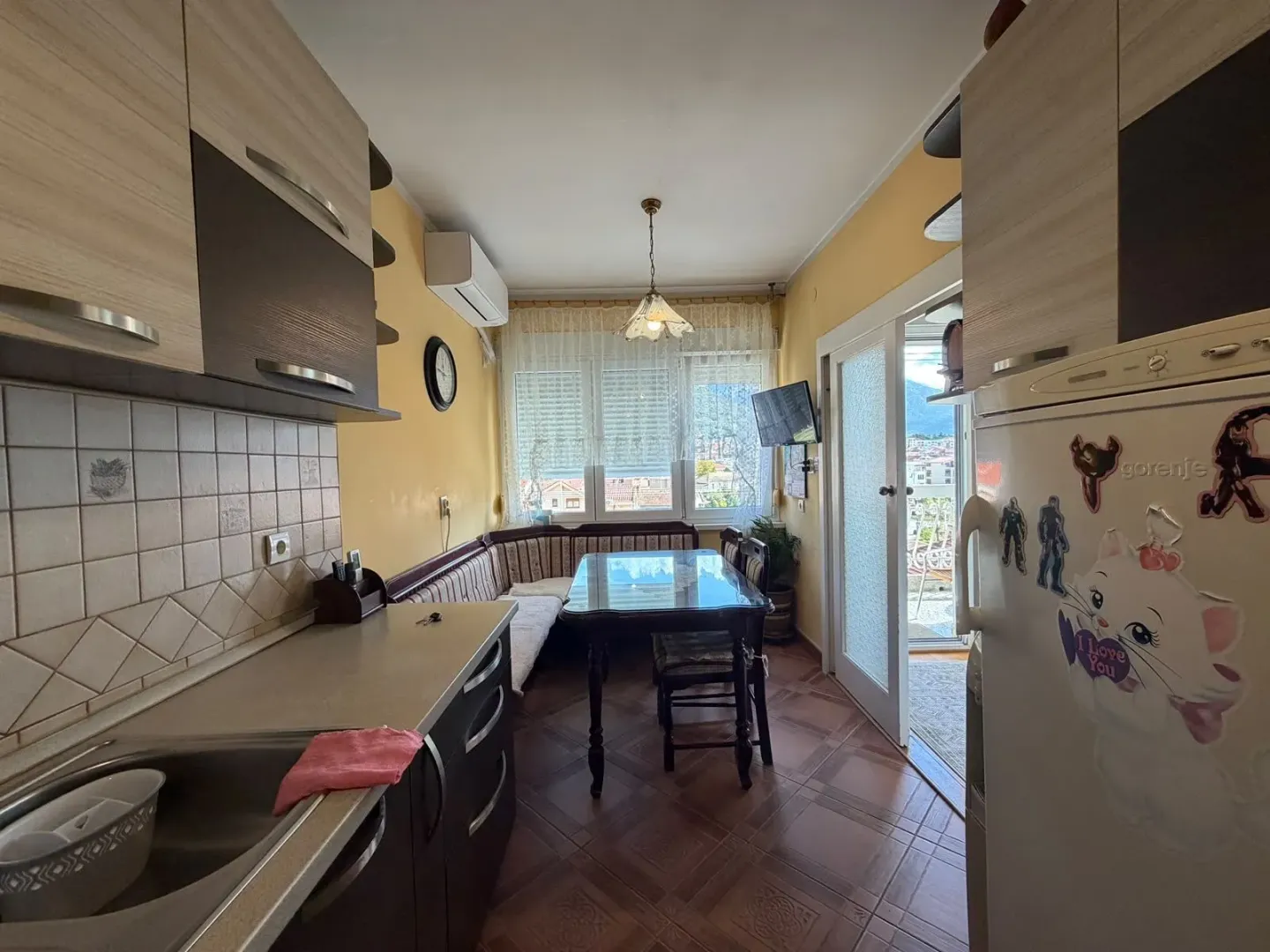 Small kitchen with dining area and access to the terrace.