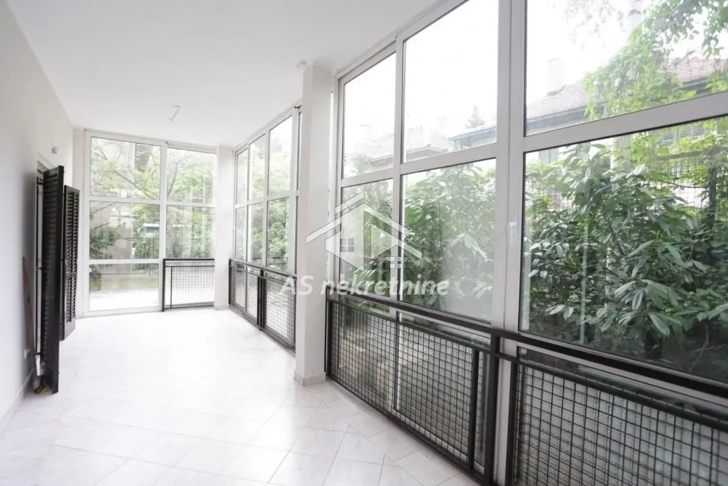 Izdavanje, kuća, 550m², Voždovac Sve Podlokacije, Beograd