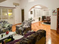 Rent, three bedroom apartment, 150m², Stari Aerodrom, Podgorica - image 2