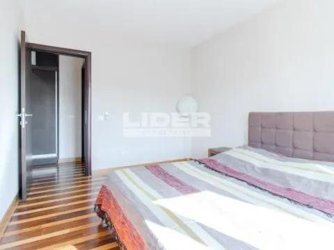 Izdavanje, dvosoban stan, 64m², Savski Venac, Beograd - image 2