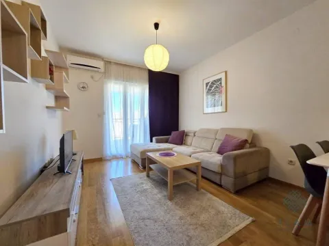 Izdavanje, jednosoban stan, 46m², Blok 6, Podgorica