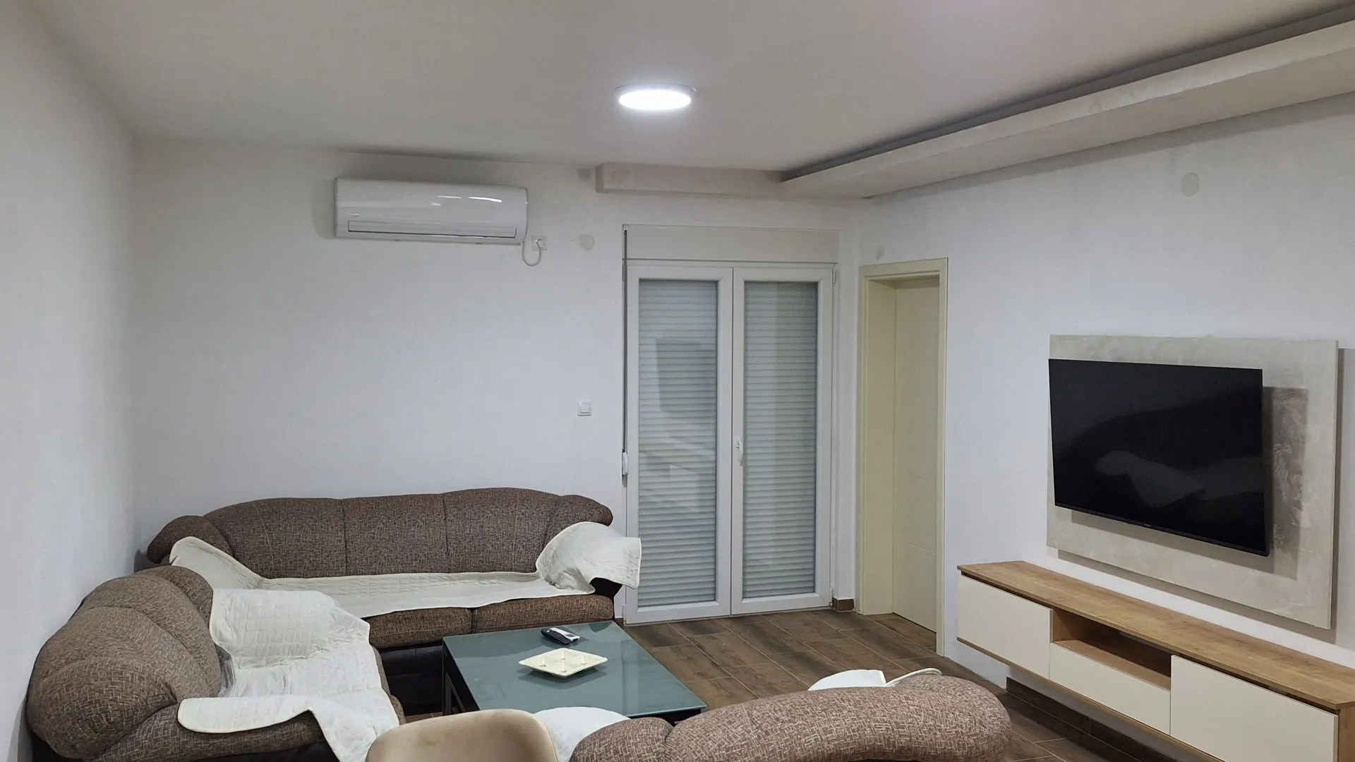 Izdavanje, kuća, 70m², Radanovići, Kotor