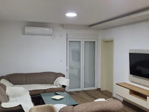 Izdavanje, kuća, 70m², Radanovići, Kotor - image 7