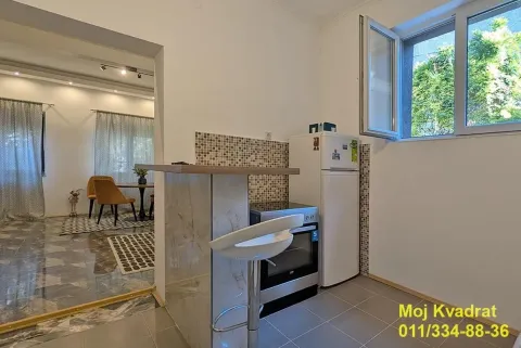 Small kitchen with a breakfast bar and an open passage to the dining area. - image 13