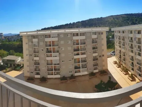 Rent, one bedroom apartment, 45m², City Kej, Podgorica - image 9