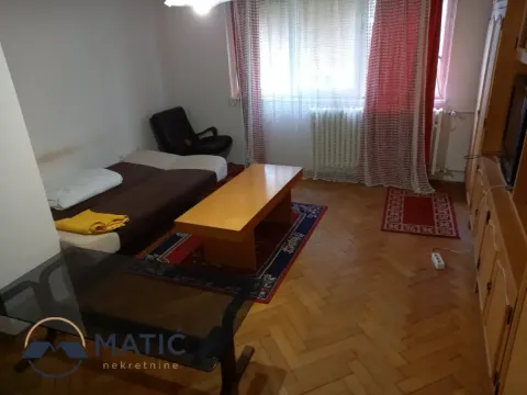 Izdavanje, dvosoban stan, 74m², Stari grad, Novi Sad