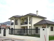 Prodaja, kuća, 212m², Tološi, Podgorica - image 1