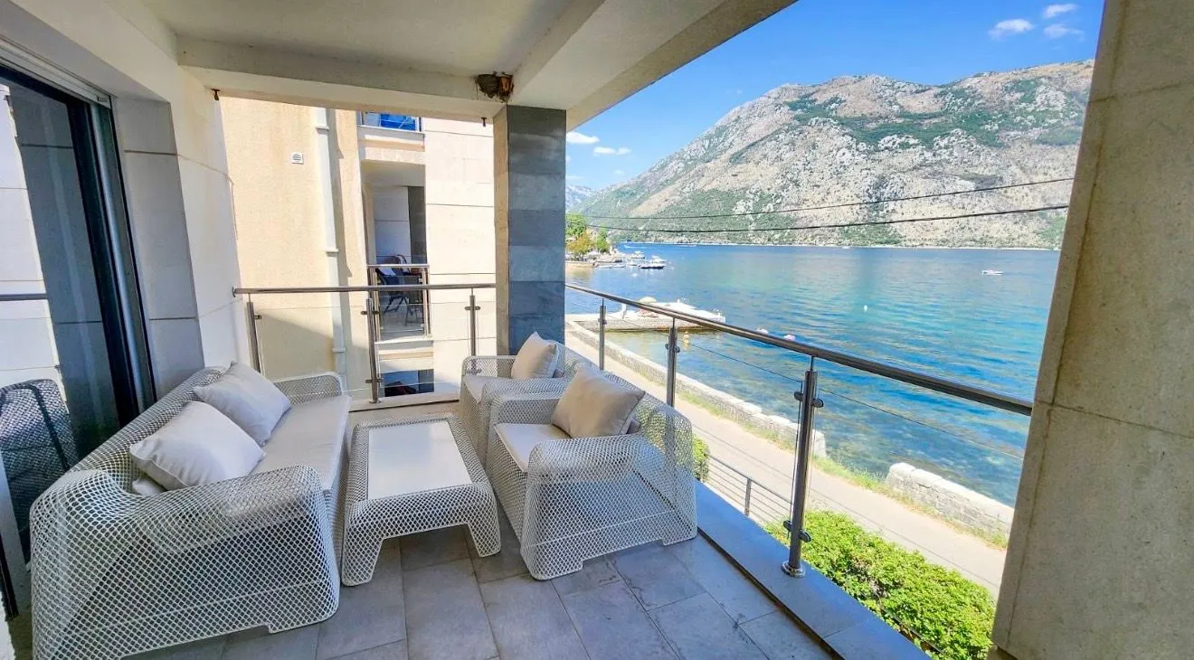 Sale, two bedroom apartment, 105m², Stoliv, Kotor