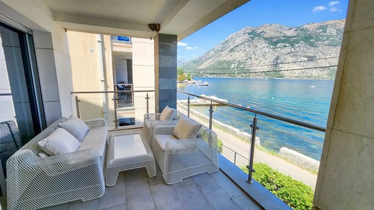 Sale, two bedroom apartment, 105m², Stoliv, Kotor