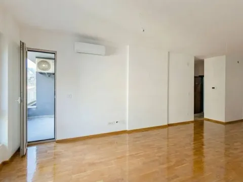 Sale, one bedroom apartment, 44m², Bečići, Budva - image 5