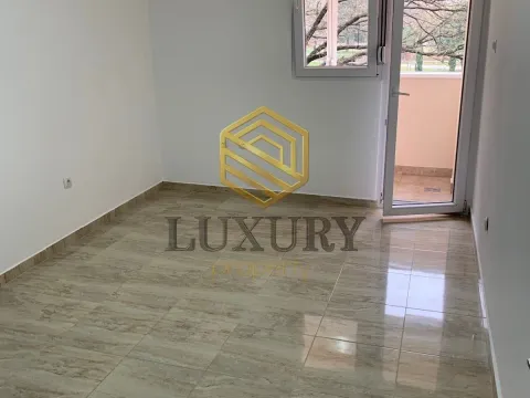 Rent, two bedroom apartment, 65m², Blok 5, Podgorica - image 10