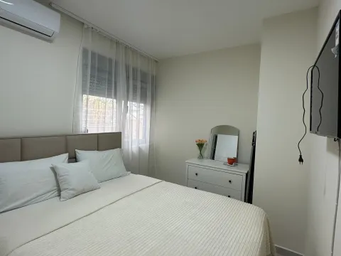 Izdavanje, jednosoban stan, 48m², Tivat, Crna Gora - image 13