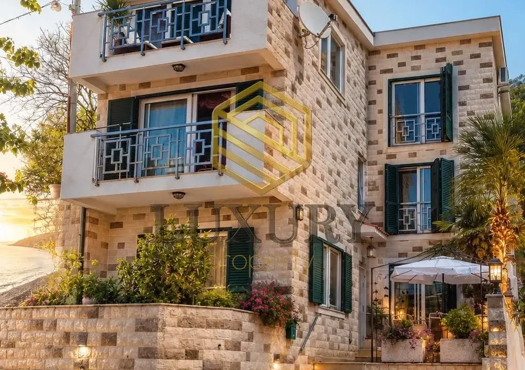 Rent, house, 230m², Bečići, Budva