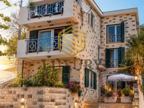 Rent, house, 230m², Bečići, Budva - image 1