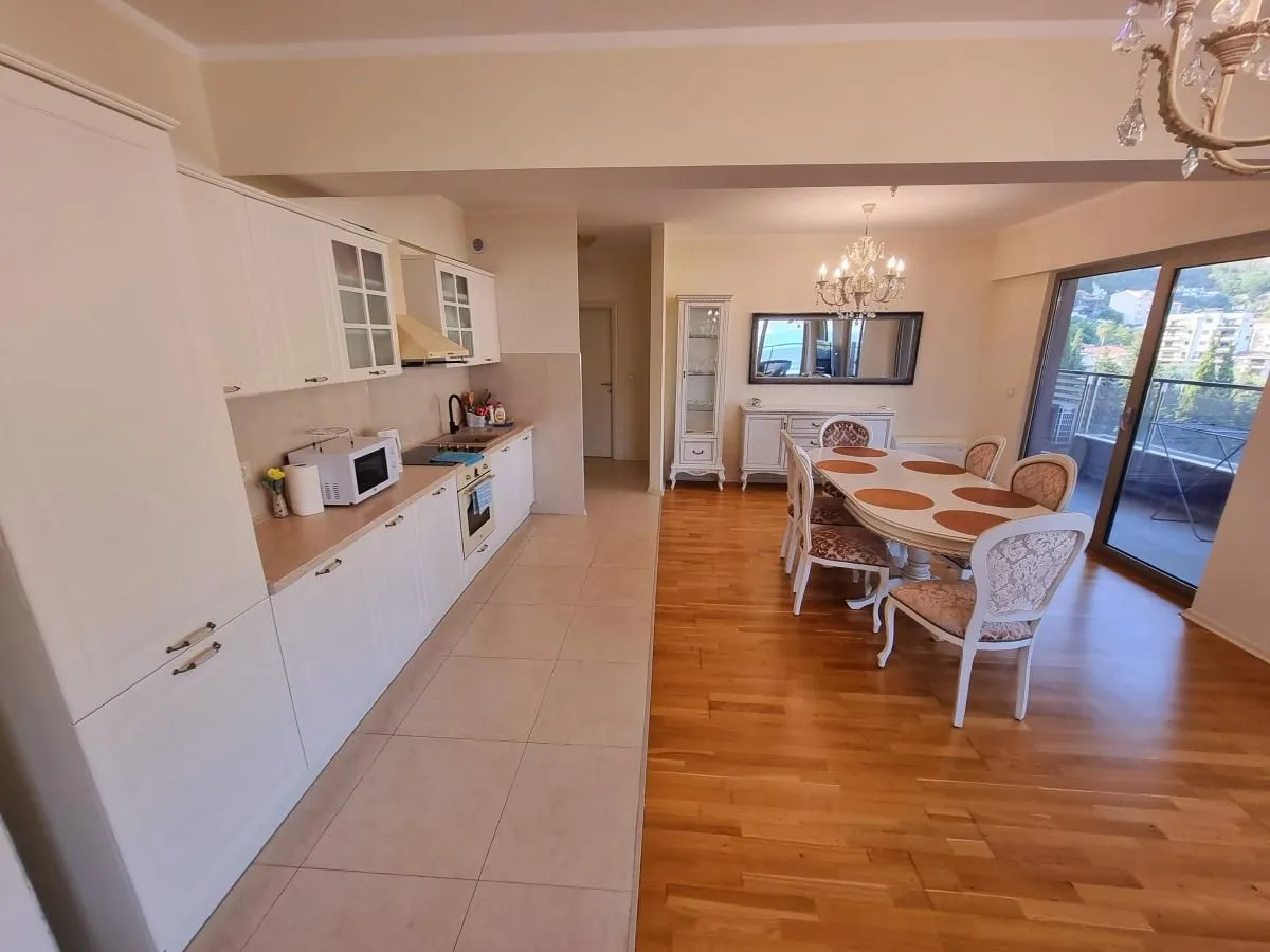 Rent, three bedroom apartment, 134m², Bečići, Budva