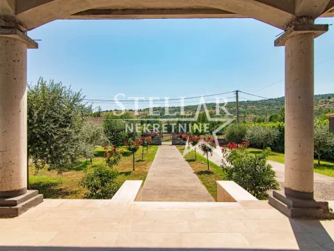 Izdavanje, kuća, 350m², Beri, Podgorica - image 19