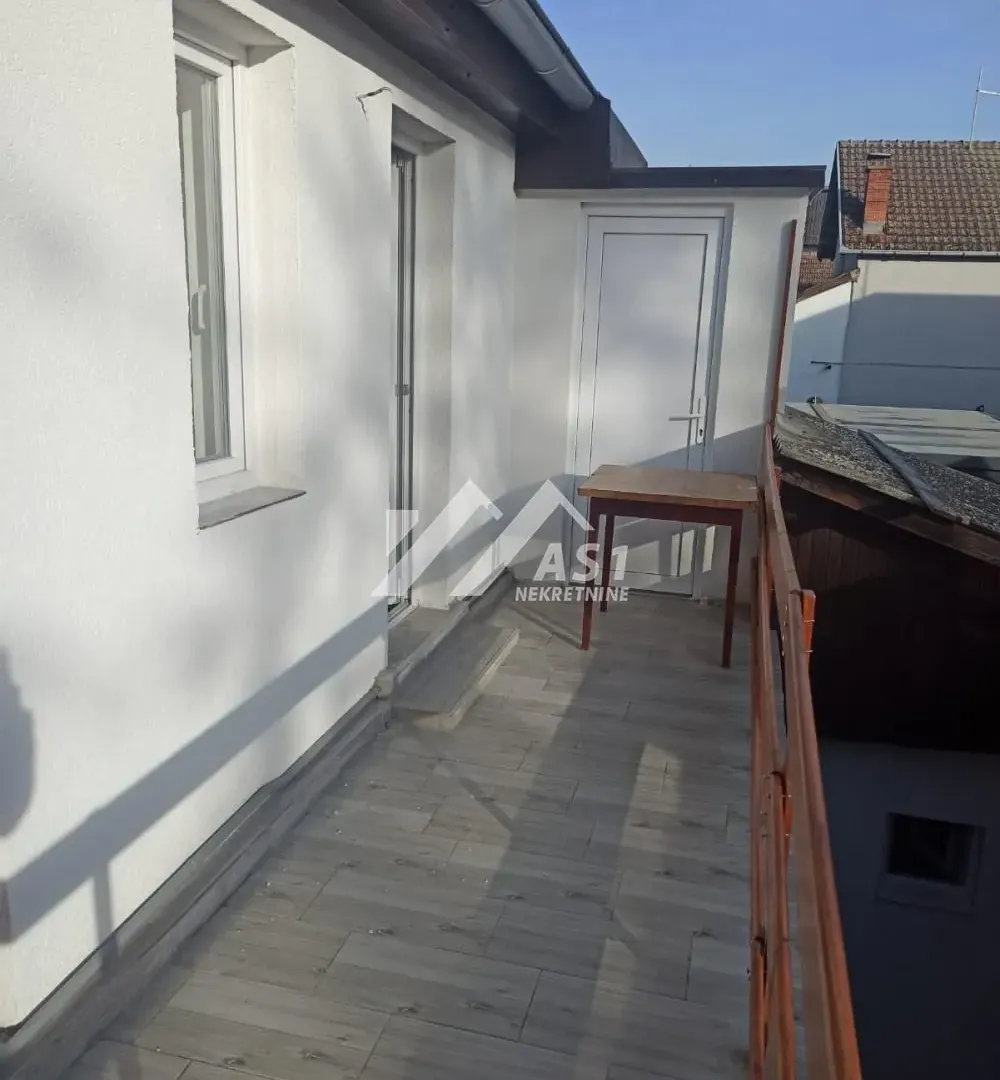 Izdavanje, trosoban stan, 70m², Salajka, Novi Sad Sve Podlokacije