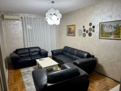 Izdavanje, dvosoban stan, 80m², Stari Aerodrom, Podgorica - image 1