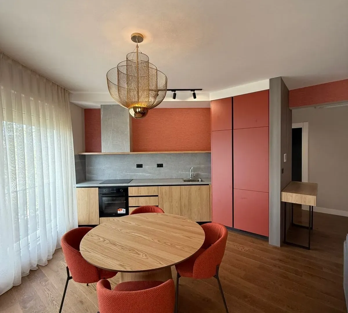 Izdavanje, dvosoban stan, 83m², Tripovići, Tivat