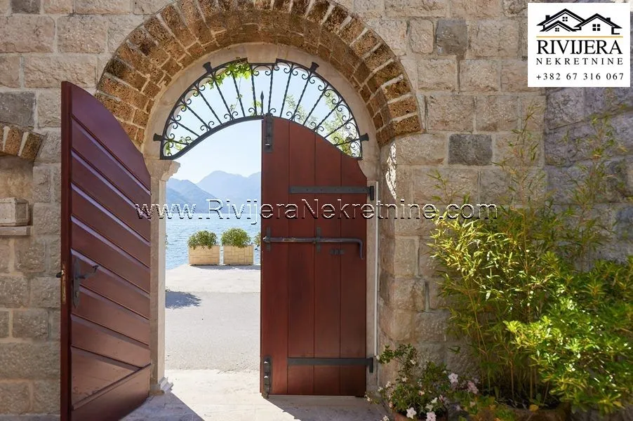 Sale, house, 450m², Dobrota, Kotor