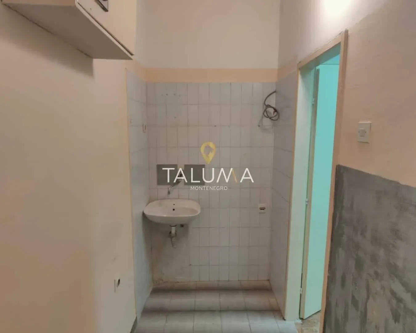 Sale, office space, 36m², Baston, Podgorica