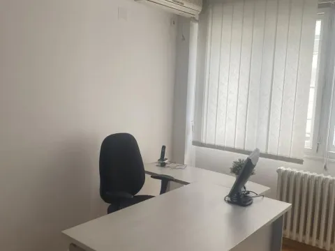 Izdavanje, poslovni prostor, 60m², Savski Venac, Beograd