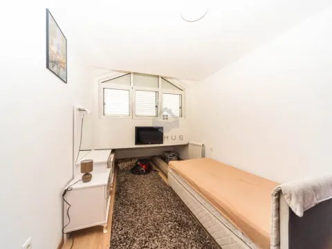 Rent, three bedroom apartment, 125m², Podgorica, Crna Gora - image 11