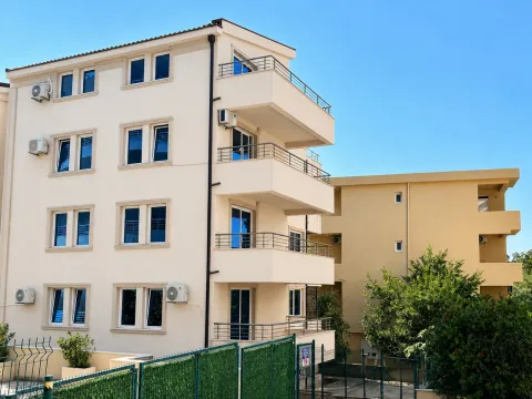 Rent, two bedroom apartment, 105m², Petrovac, Budva - image 17