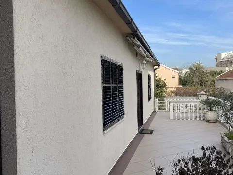 Rent, one bedroom apartment, 150m², Momišići, Podgorica - image 2