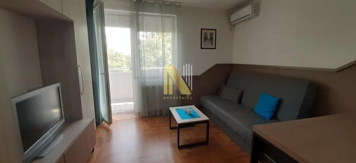 Izdavanje, garsonjera, 27m², Salajka, Novi Sad Sve Podlokacije