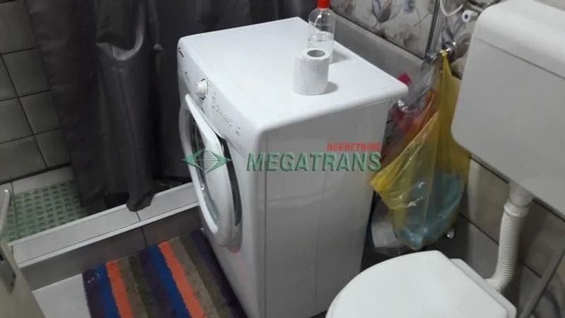 Izdavanje, četvorosoban stan, 97m², Centar, Novi Sad