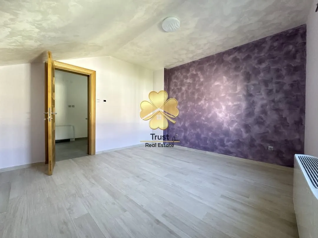 Prodaja, kuća, 320m², Zlatica, Podgorica