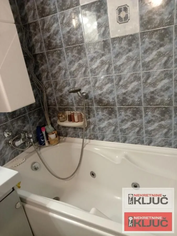 Prodaja, četvorosoban stan, 84m², Novo naselje, Novi Sad