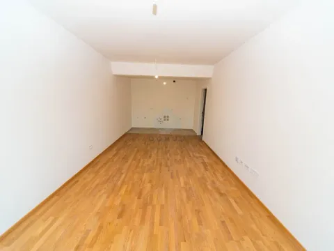Prodaja, trosoban stan, 82m², Stari Aerodrom, Podgorica - image 2