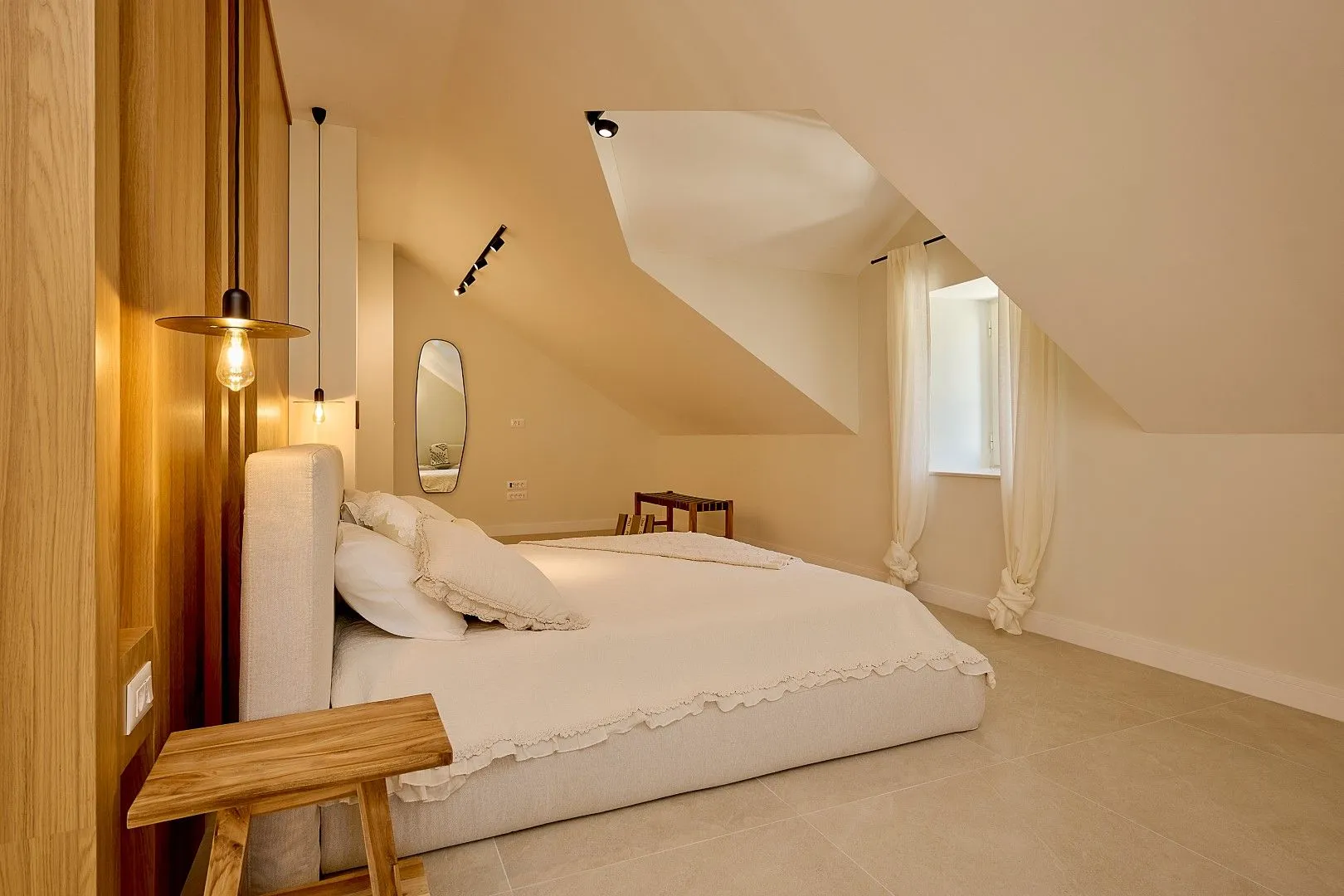 Rent, house, 200m², Dobrota, Kotor
