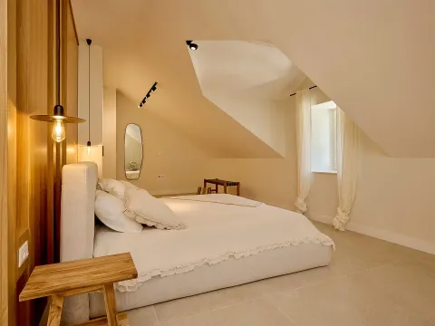 Izdavanje, kuća, 200m², Dobrota, Kotor - image 28