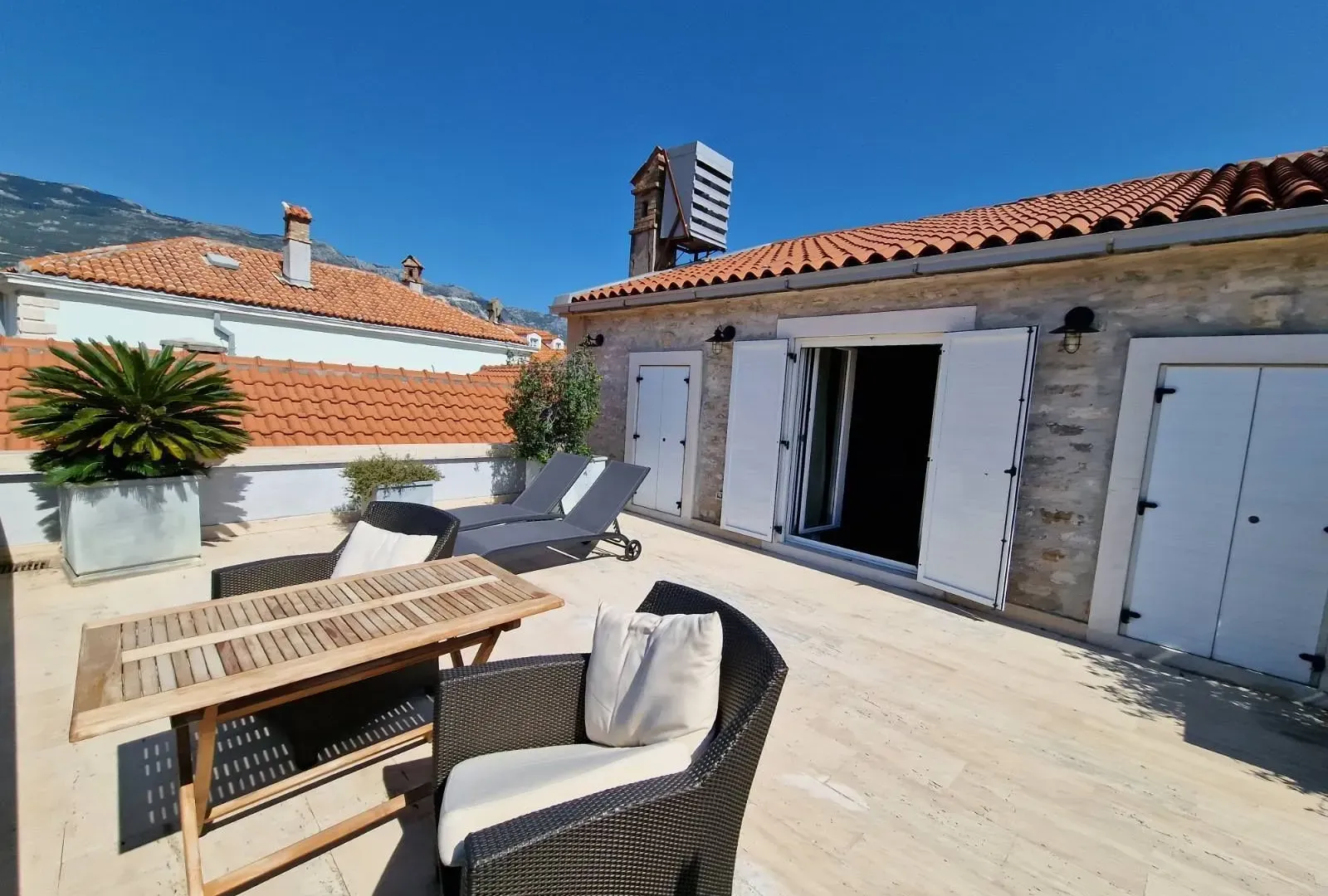 Prodaja, trosoban stan, 192m², Stari Grad, Budva