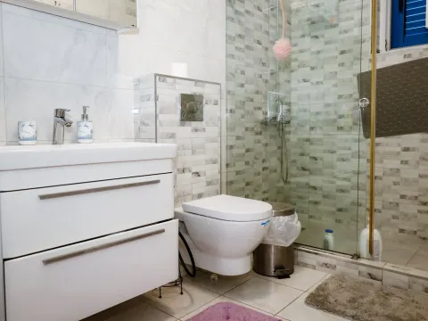 Izdavanje, kuća, 170m², Bigova, Kotor - image 8