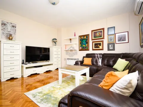 Rent, three bedroom apartment, 100m², Blok 6, Podgorica - image 2