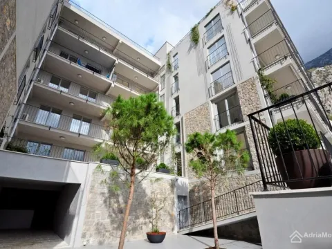 Sale, one bedroom apartment, 52m², Dobrota, Kotor - image 14