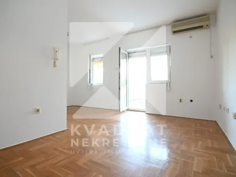 Rent, two bedroom apartment, 84m², Stari Aerodrom, Podgorica - image 1