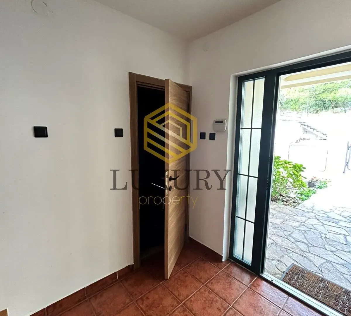 Rent, house, 280m², Centar, Podgorica