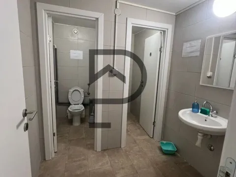 Izdavanje, poslovni prostor, 294m², Blok 6, Podgorica - image 7