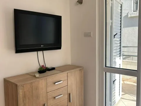 Izdavanje, jednosoban stan, 45m², Centar, Tivat - image 7